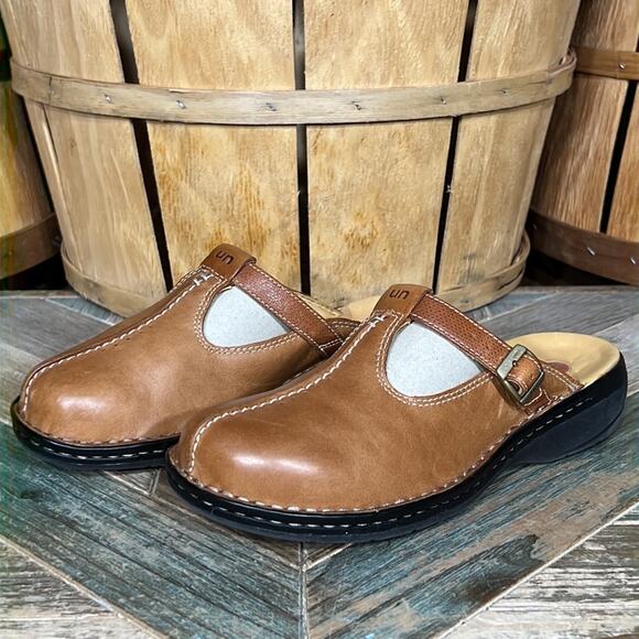Clarks Unstructured Tan Leather Buckle Strap Comfort Clogs Mules Womens Size 7 - Picture 3 of 11